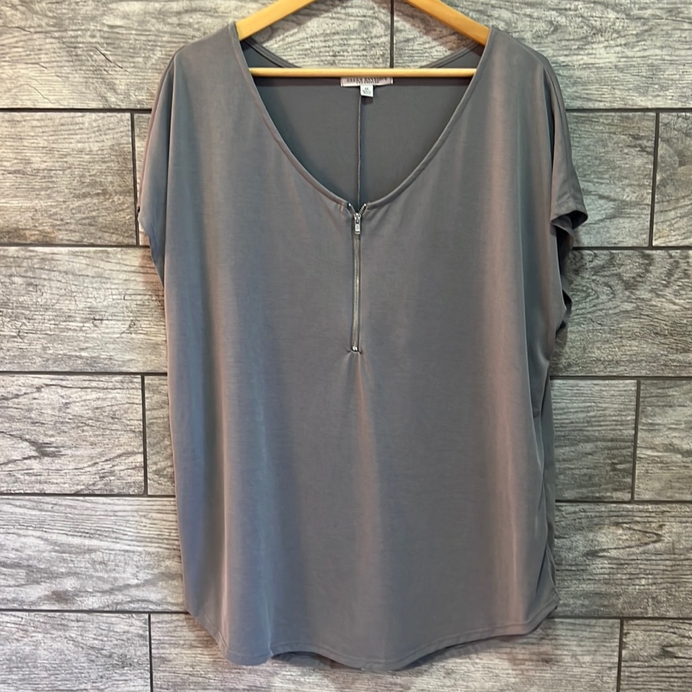 Green Envelope Womens Zip Blouse, Size 1X Gray